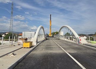 Fotoreportaža: Kako so odstranili začasne montažne mostove Mabey čez Kamniško Bistrico