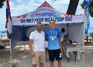 Nejc Maher iz Plavalnega kluba Kamnik mladinski državni prvak v daljinskem plavanju