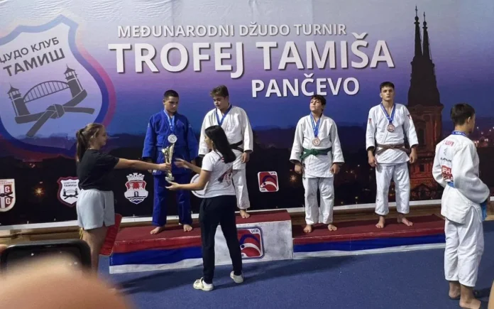 Mladi-judoisti-Judo-kluba-Ippon-Kamnik-na-Pokalu-Tamisa-v-Beogradu (1)