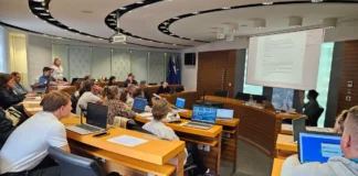 Umetna inteligenca na dosegu roke: Obrtniki in podjetniki iz Domžal se učijo uporabe ui v praksi
